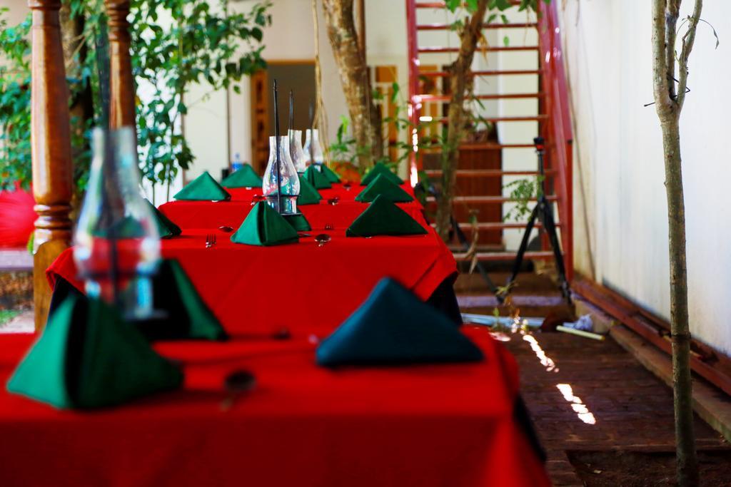 Lanka Bangla Inn Villas Restaurant & Travels Katunayake Exterior photo