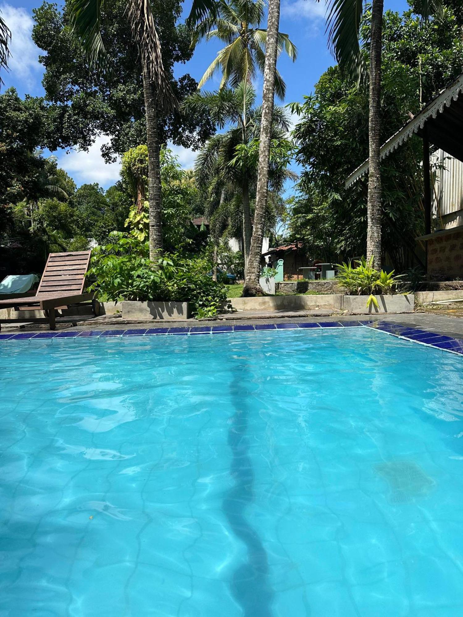 Lanka Bangla Inn Villas Restaurant & Travels Katunayake Exterior photo