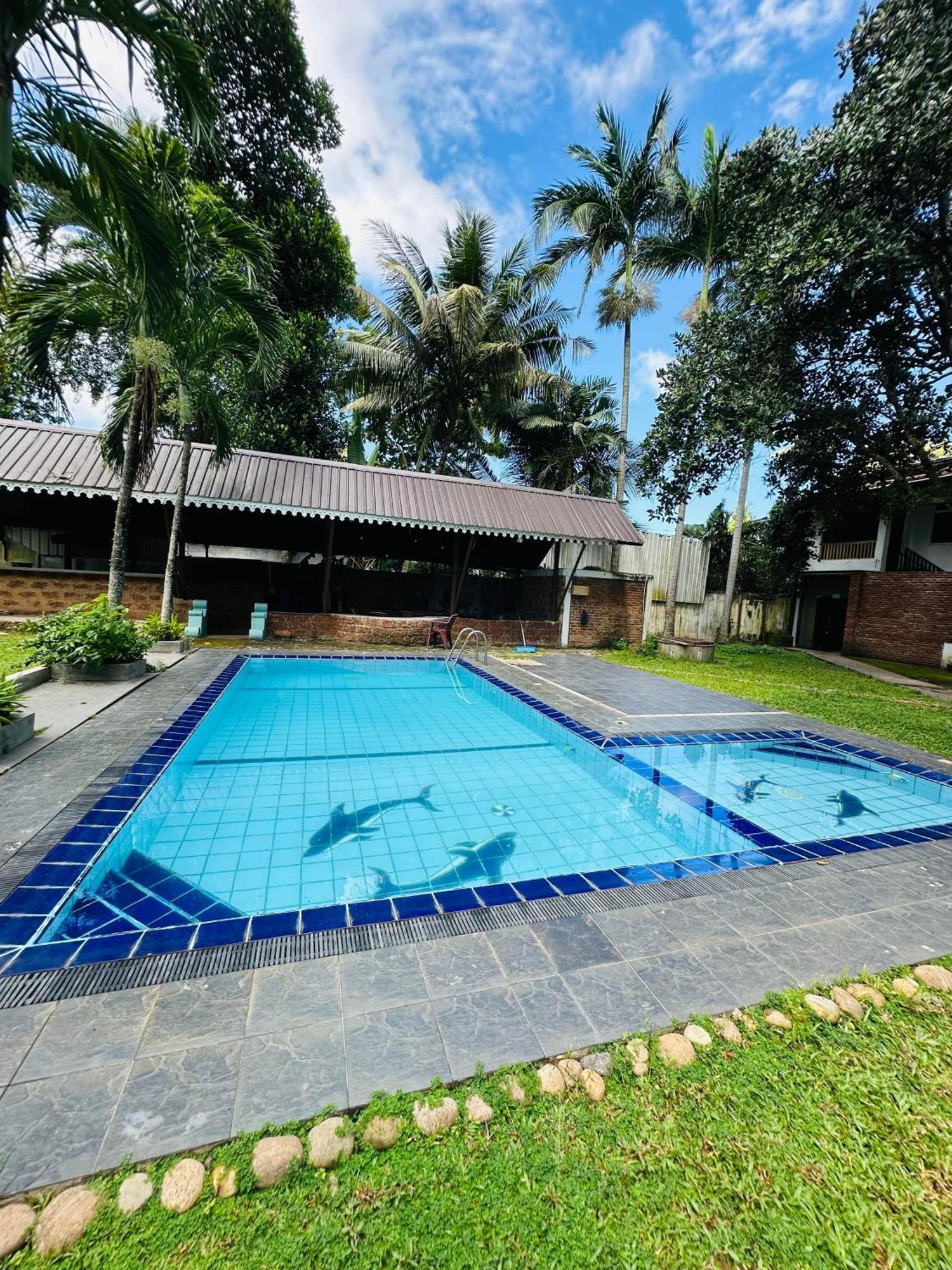 Lanka Bangla Inn Villas Restaurant & Travels Katunayake Exterior photo