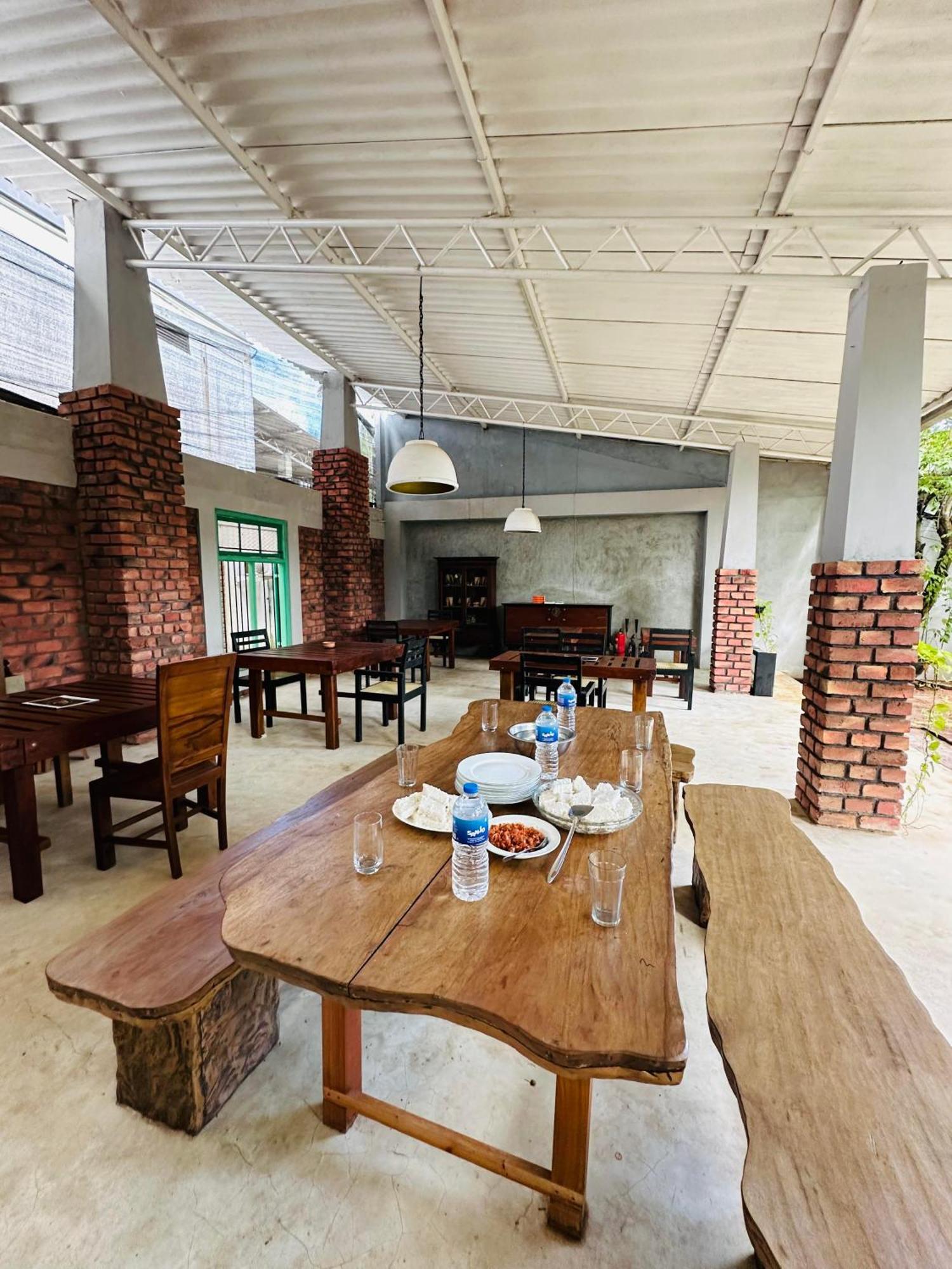 Lanka Bangla Inn Villas Restaurant & Travels Katunayake Exterior photo