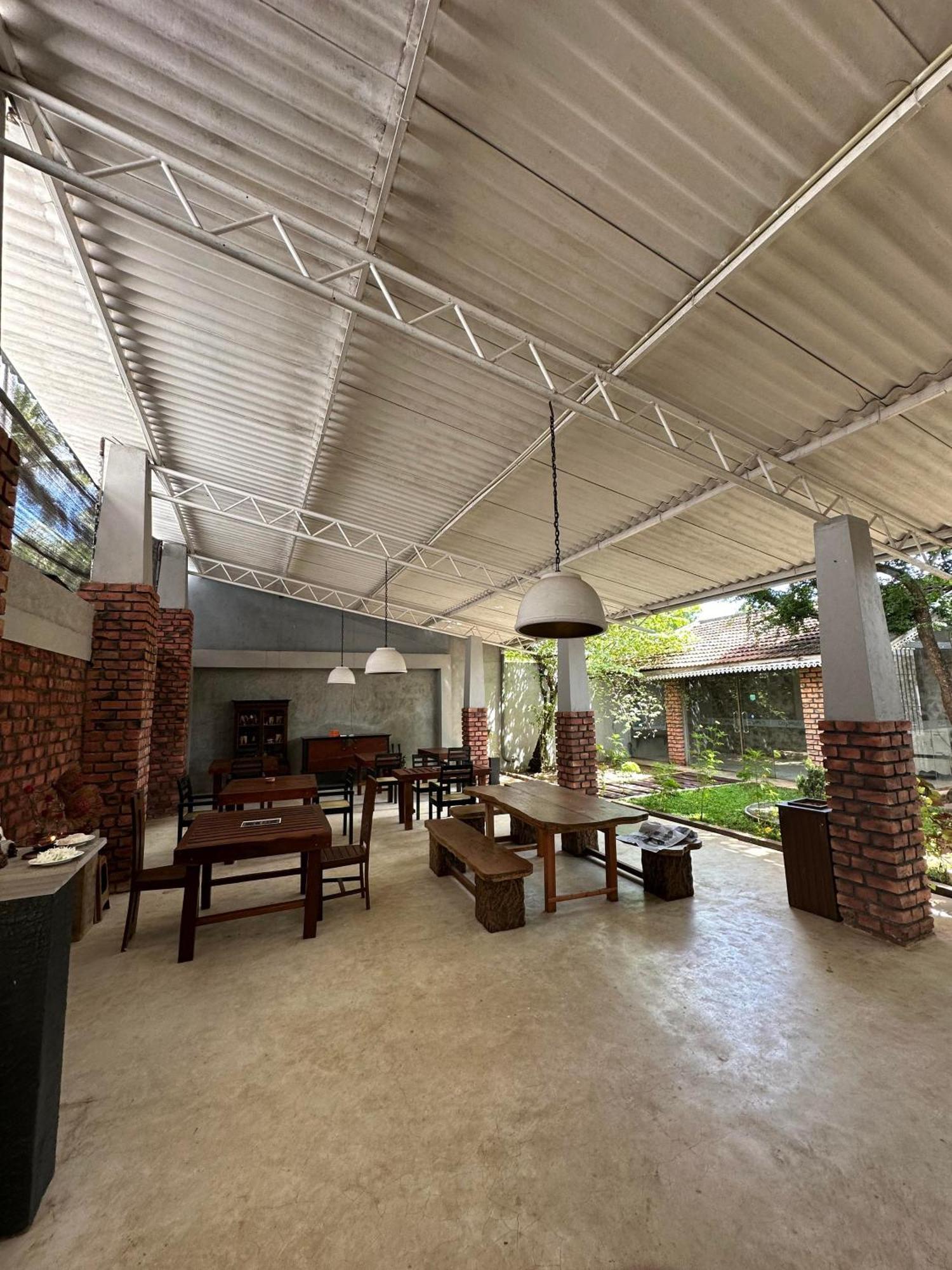 Lanka Bangla Inn Villas Restaurant & Travels Katunayake Exterior photo