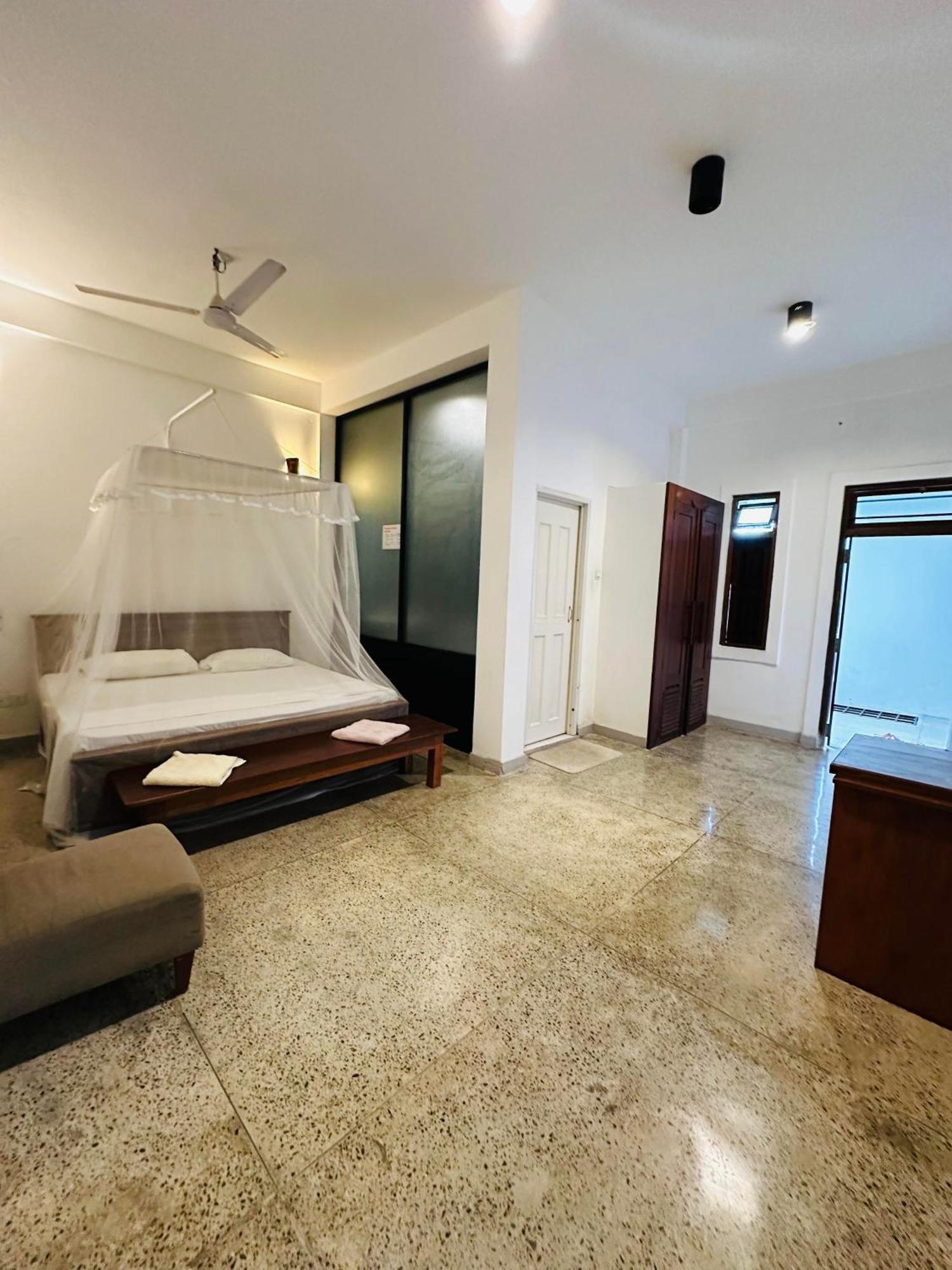 Lanka Bangla Inn Villas Restaurant & Travels Katunayake Exterior photo