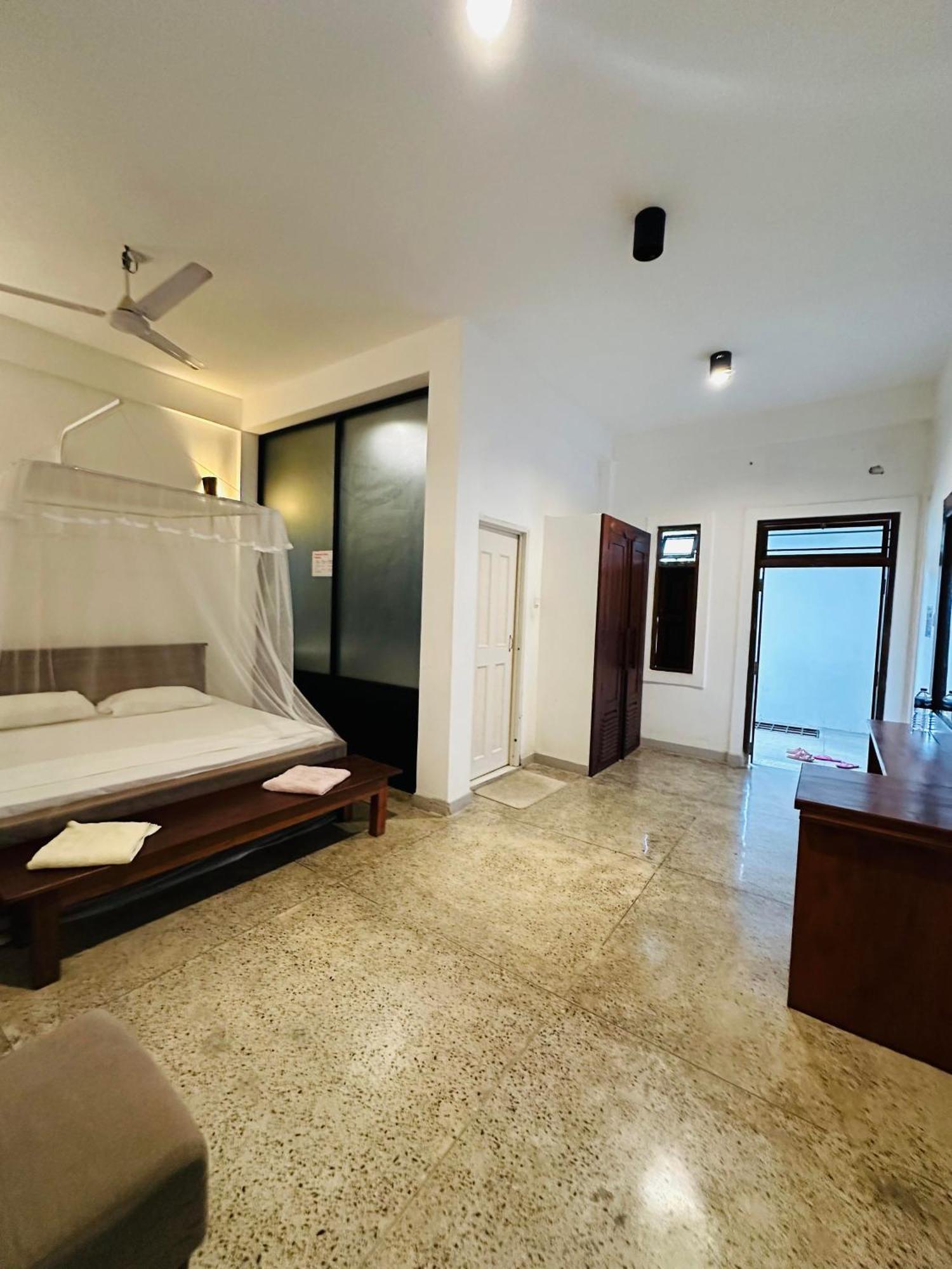 Lanka Bangla Inn Villas Restaurant & Travels Katunayake Exterior photo