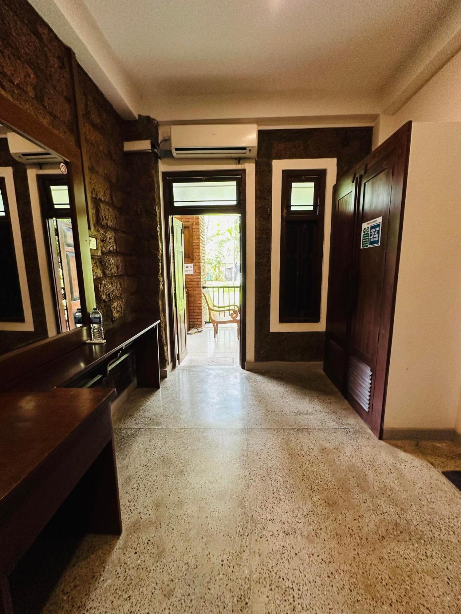Lanka Bangla Inn Villas Restaurant & Travels Katunayake Exterior photo