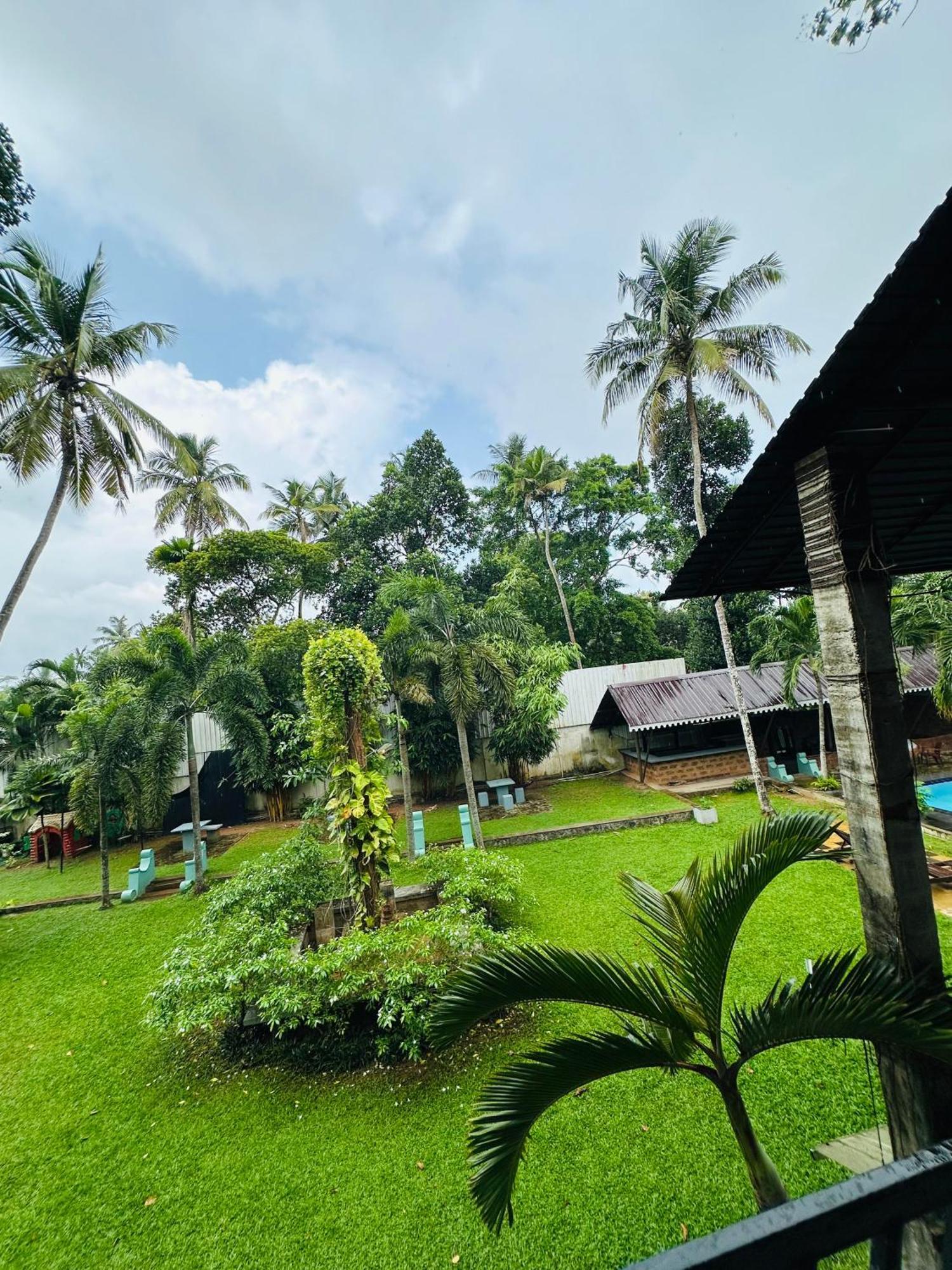Lanka Bangla Inn Villas Restaurant & Travels Katunayake Exterior photo