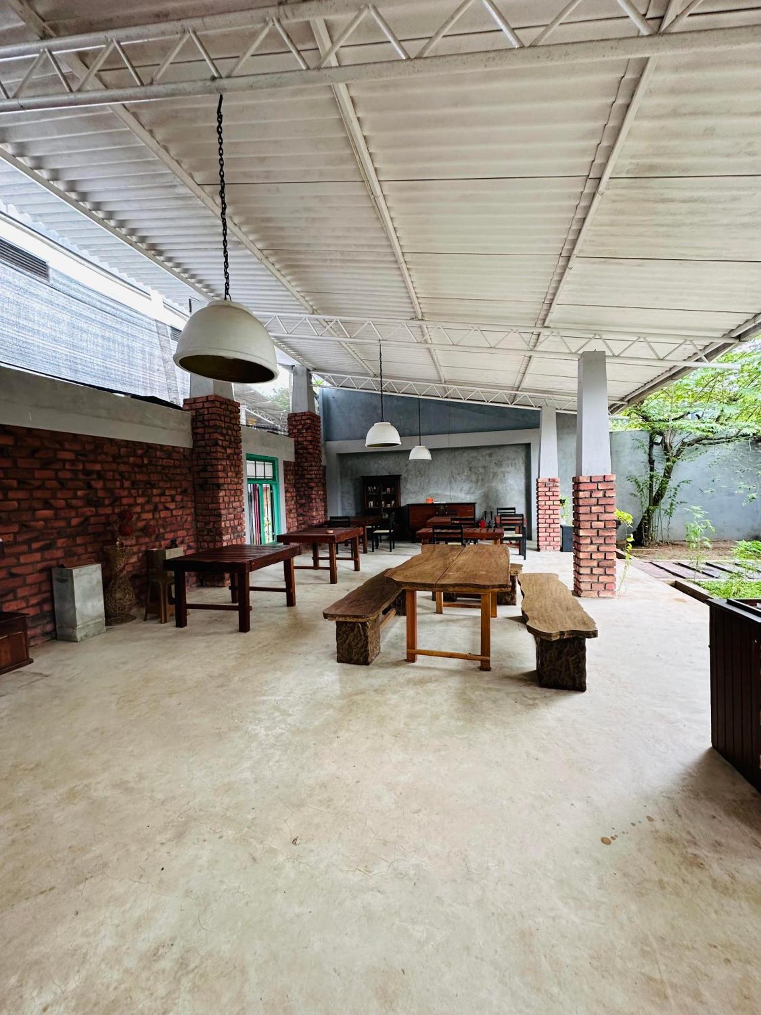 Lanka Bangla Inn Villas Restaurant & Travels Katunayake Exterior photo