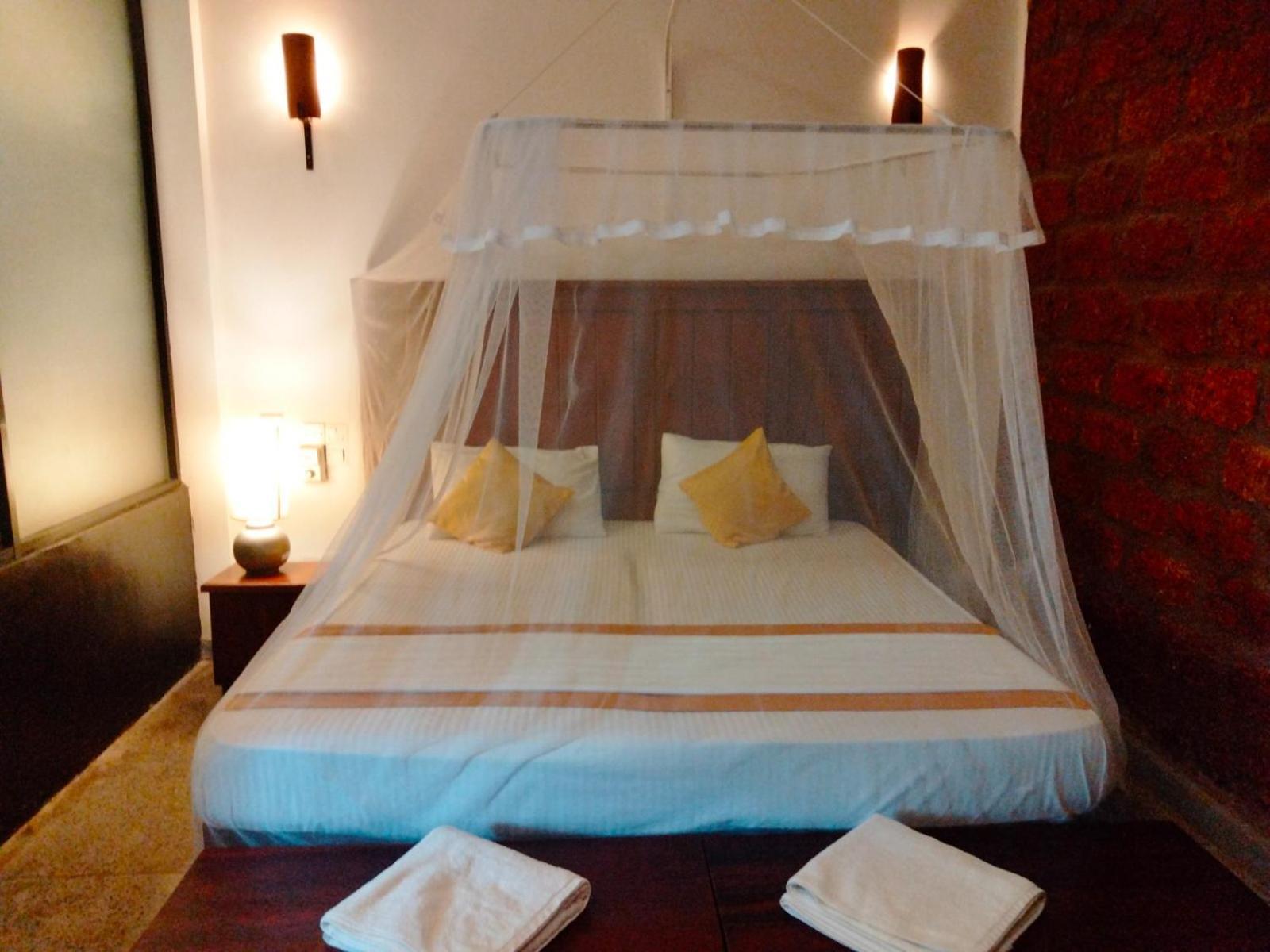 Lanka Bangla Inn Villas Restaurant & Travels Katunayake Exterior photo