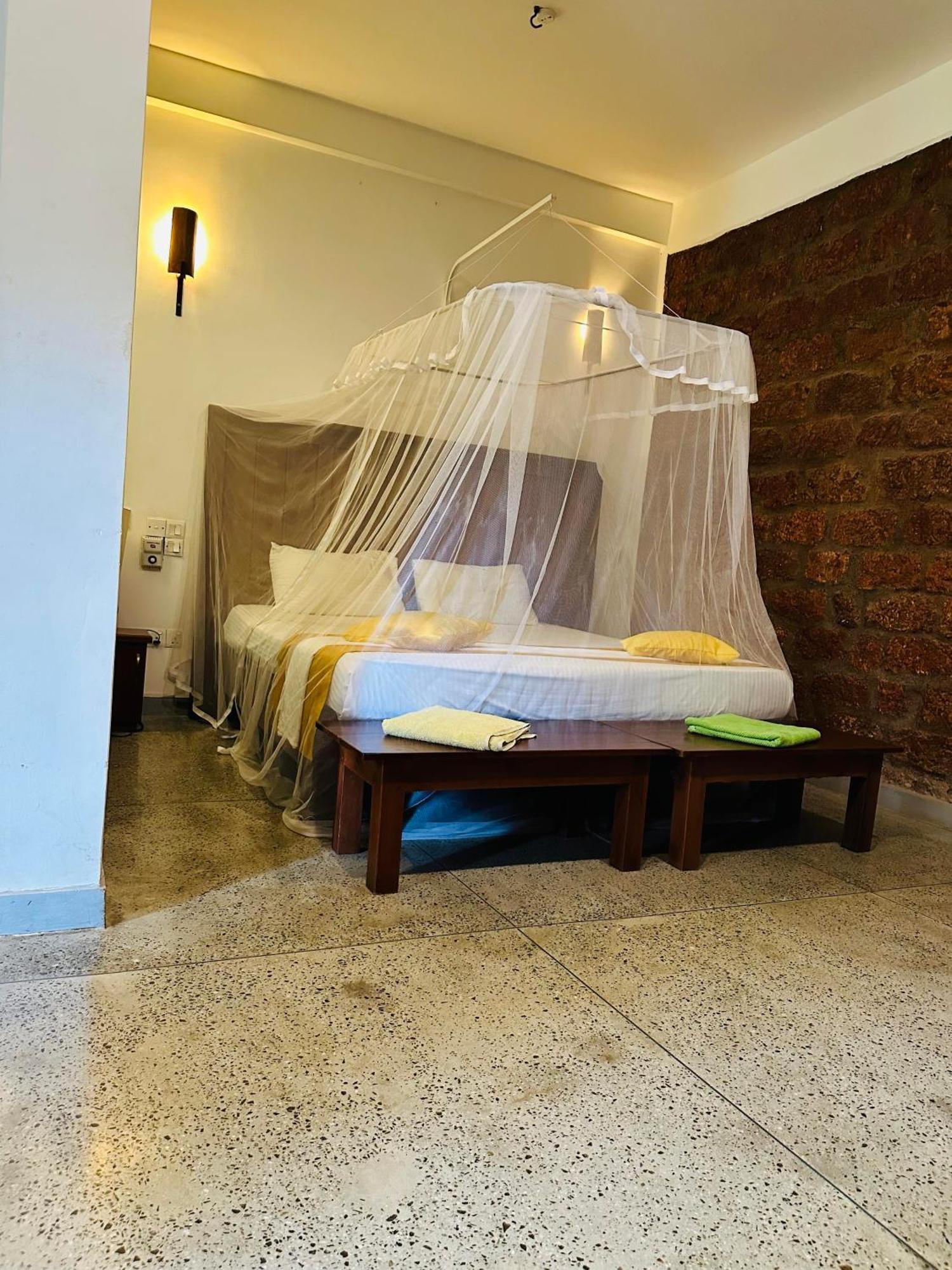 Lanka Bangla Inn Villas Restaurant & Travels Katunayake Exterior photo