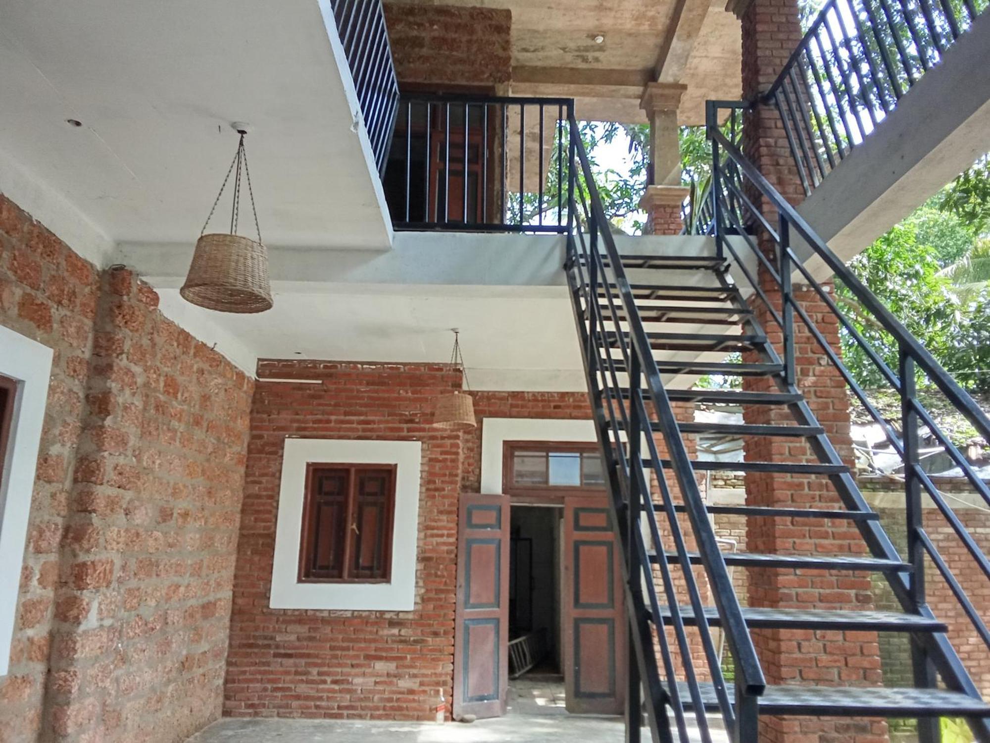 Lanka Bangla Inn Villas Restaurant & Travels Katunayake Exterior photo