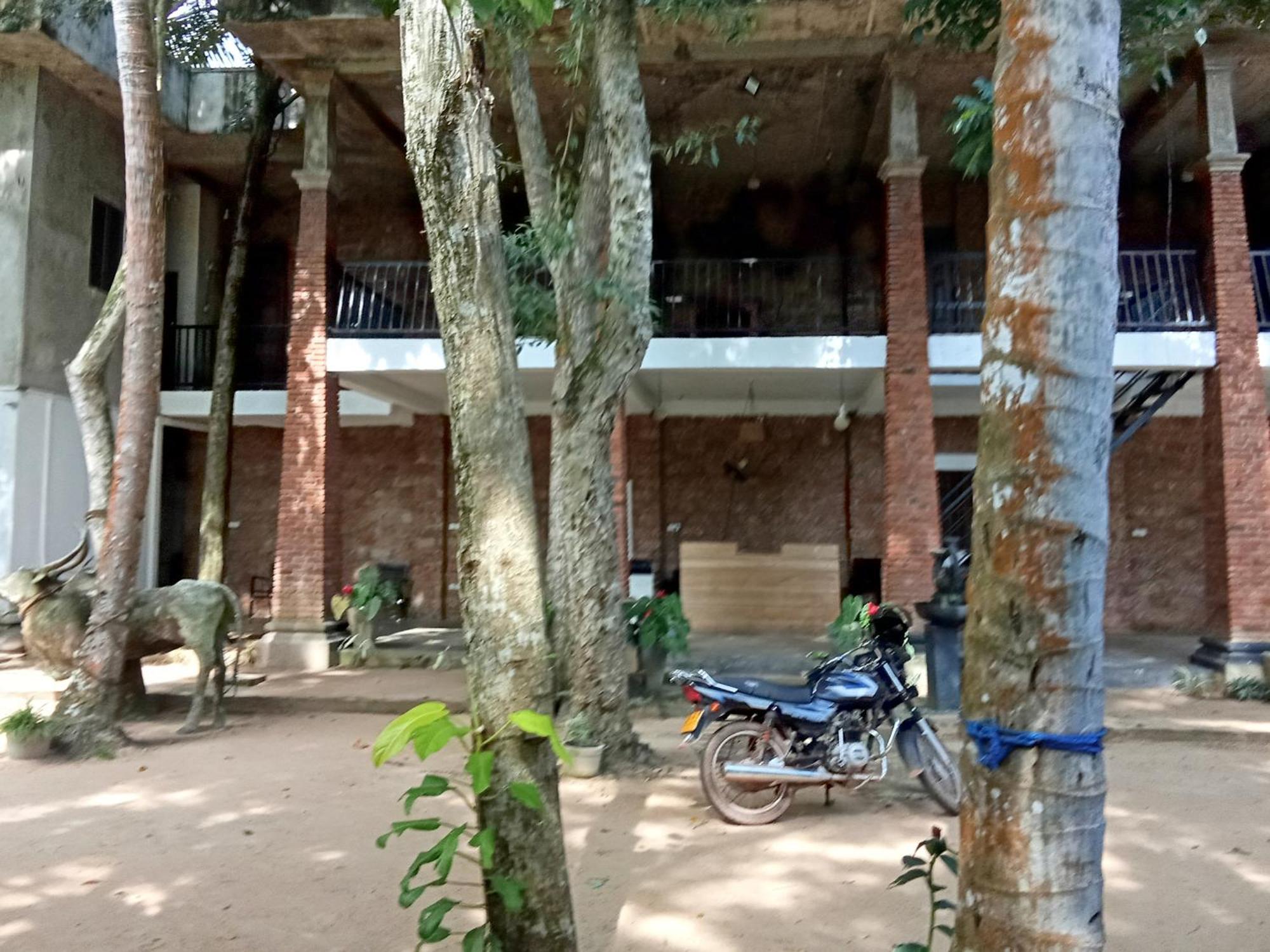 Lanka Bangla Inn Villas Restaurant & Travels Katunayake Exterior photo