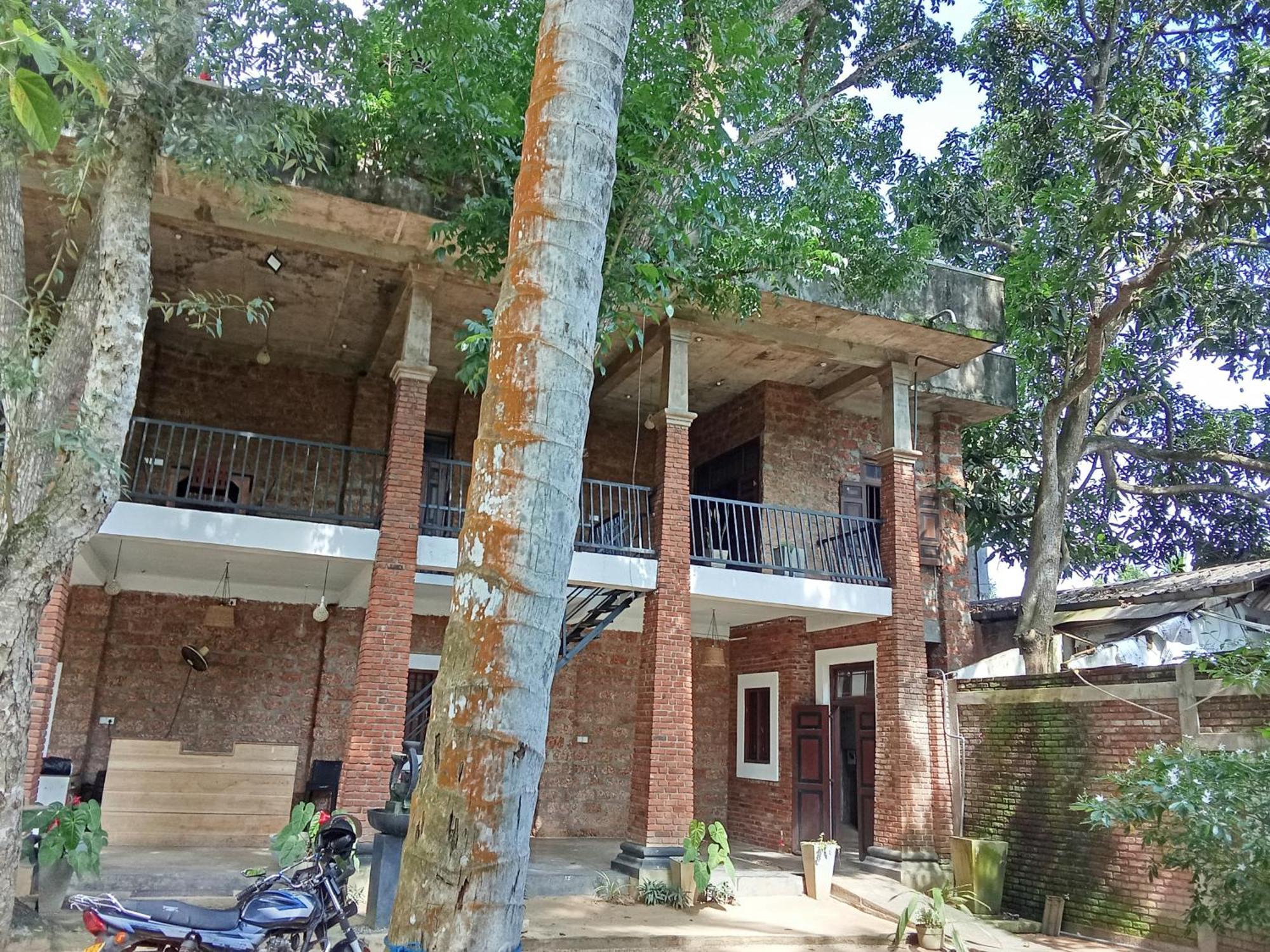 Lanka Bangla Inn Villas Restaurant & Travels Katunayake Exterior photo